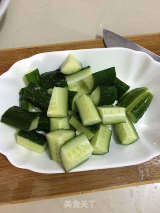 木耳拌黄瓜的做法步骤：1