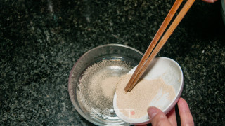 蛋龙卷的做法步骤：1