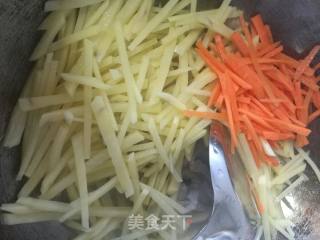 快手小炒～青椒土豆丝的做法步骤：3