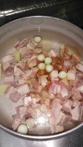番茄红烩牛肉咖喱的做法步骤：2