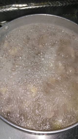 番茄红烩牛肉咖喱的做法步骤：3
