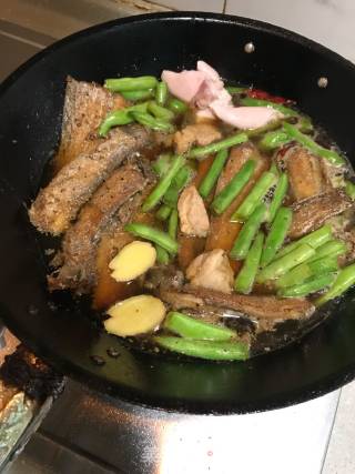带鱼烧豆角的做法步骤：4