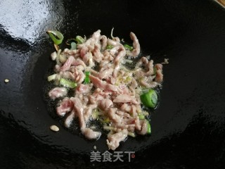 蒜薹炒杏鲍菇的做法步骤：4