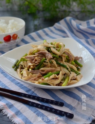 蒜薹炒杏鲍菇的做法步骤：8