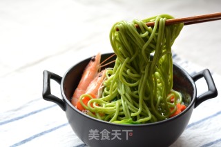 菠汁大虾鸡汤面的做法步骤：11
