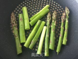 春季炒饭的做法步骤：2