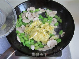 口蘑蚕豆米炒鸡蛋的做法步骤：9