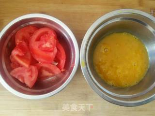 番茄鸡蛋面的做法步骤：1