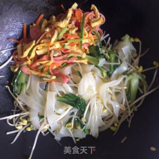 炒河粉的做法步骤：11