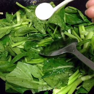 蒜容炒菜心的做法步骤：5
