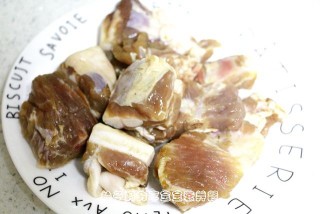 香芋排骨的做法步骤：1