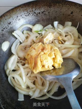 洋葱炒鸡蛋的做法步骤：7