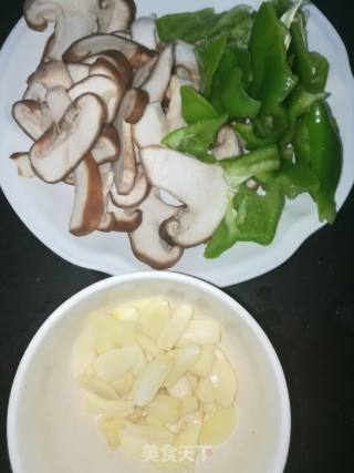 香菇烧豆腐的做法步骤：3
