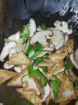 香菇烧豆腐的做法步骤：6