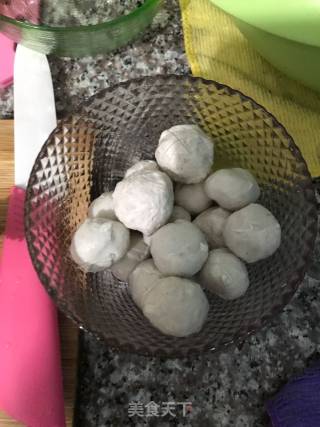 菌类肉丸汤的做法步骤：2