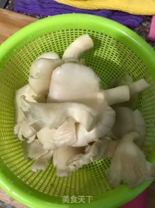 菌类肉丸汤的做法步骤：3