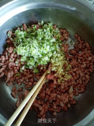 蒲公英菠菜牛肉水饺的做法步骤：3