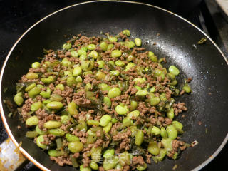 ＃春食野菜香＃雪菜利马豆炒牛肉末的做法步骤：8