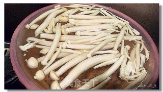 过水海鲜菇的做法步骤：1