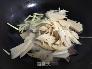 ＃春食野菜香＃毛笋炖蕨菜的做法步骤：5