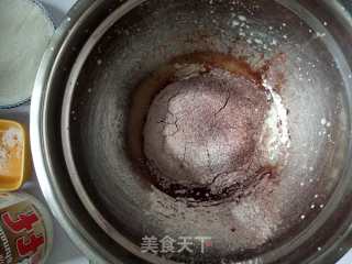 FLUFF焦糖棉花糖可可戚风蛋糕（8寸）的做法步骤：4