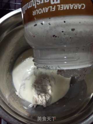FLUFF焦糖棉花糖可可戚风蛋糕（8寸）的做法步骤：16