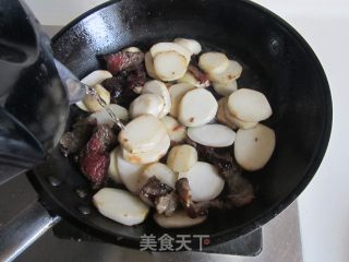 腊肉芋头片的做法步骤：4
