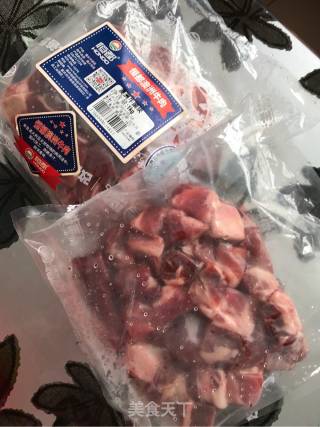 西红柿土豆炖牛腩的做法步骤：1
