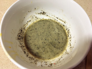龙猫黑芝麻戚风蛋糕的做法步骤：3
