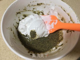 龙猫黑芝麻戚风蛋糕的做法步骤：6