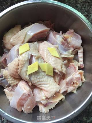 虫草花香菇参鸡汤的做法步骤：2
