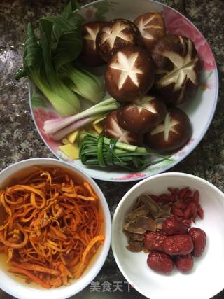 虫草花香菇参鸡汤的做法步骤：4
