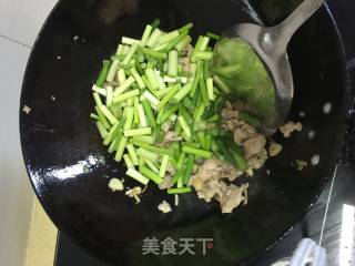蒜苔炒木耳的做法步骤：8