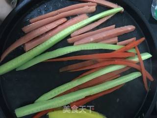 紫菜包饭的做法步骤：3
