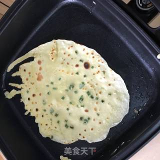 葱香鸡蛋煎饼的做法步骤：1