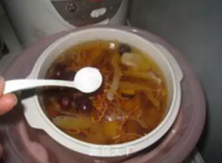 虫草花花胶炖瘦肉（养颜滋补）的做法步骤：7