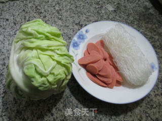 火腿肠牛心菜粉丝的做法步骤：1