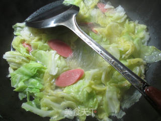 火腿肠牛心菜粉丝的做法步骤：4