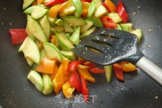 虾仁热炒西葫芦的做法步骤：8