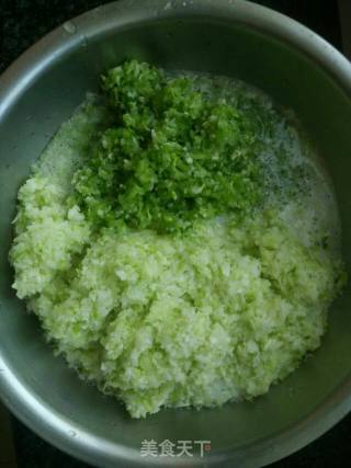 大头菜素馅水饺的做法步骤：2