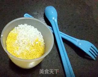 蒲公英二米粥的做法步骤：1