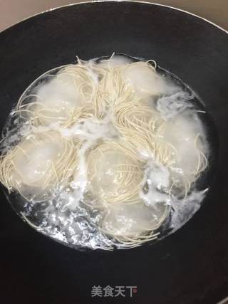 鸡汤面的做法步骤：1