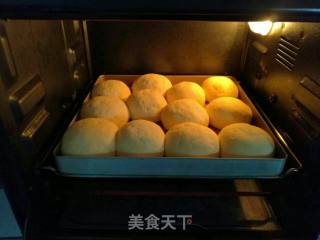 玉米面海鲜干菜烤面包团子的做法步骤：6