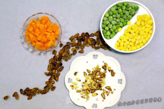 松仁豌豆玉米的做法步骤：1