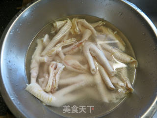 话梅凤爪的做法步骤：1