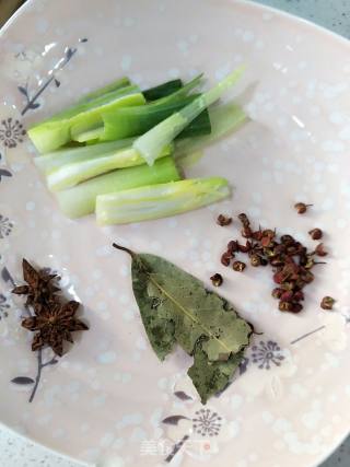盐水大虾的做法步骤：1