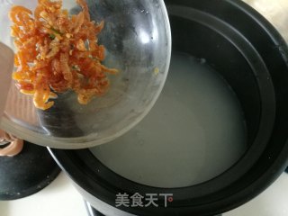 榆钱海米粥的做法步骤：3