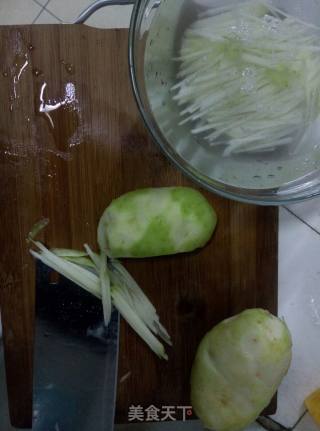土豆丝鸡蛋饼的做法步骤：1