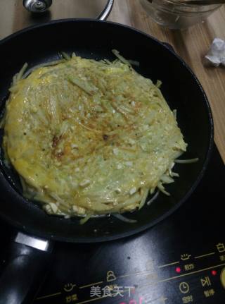 土豆丝鸡蛋饼的做法步骤：11