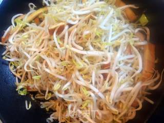 韭菜银芽炒香干的做法步骤：4